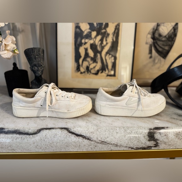 Tretorn White Canvas Original Casual Sneakers women's Size 9 - Picture 3 of 8